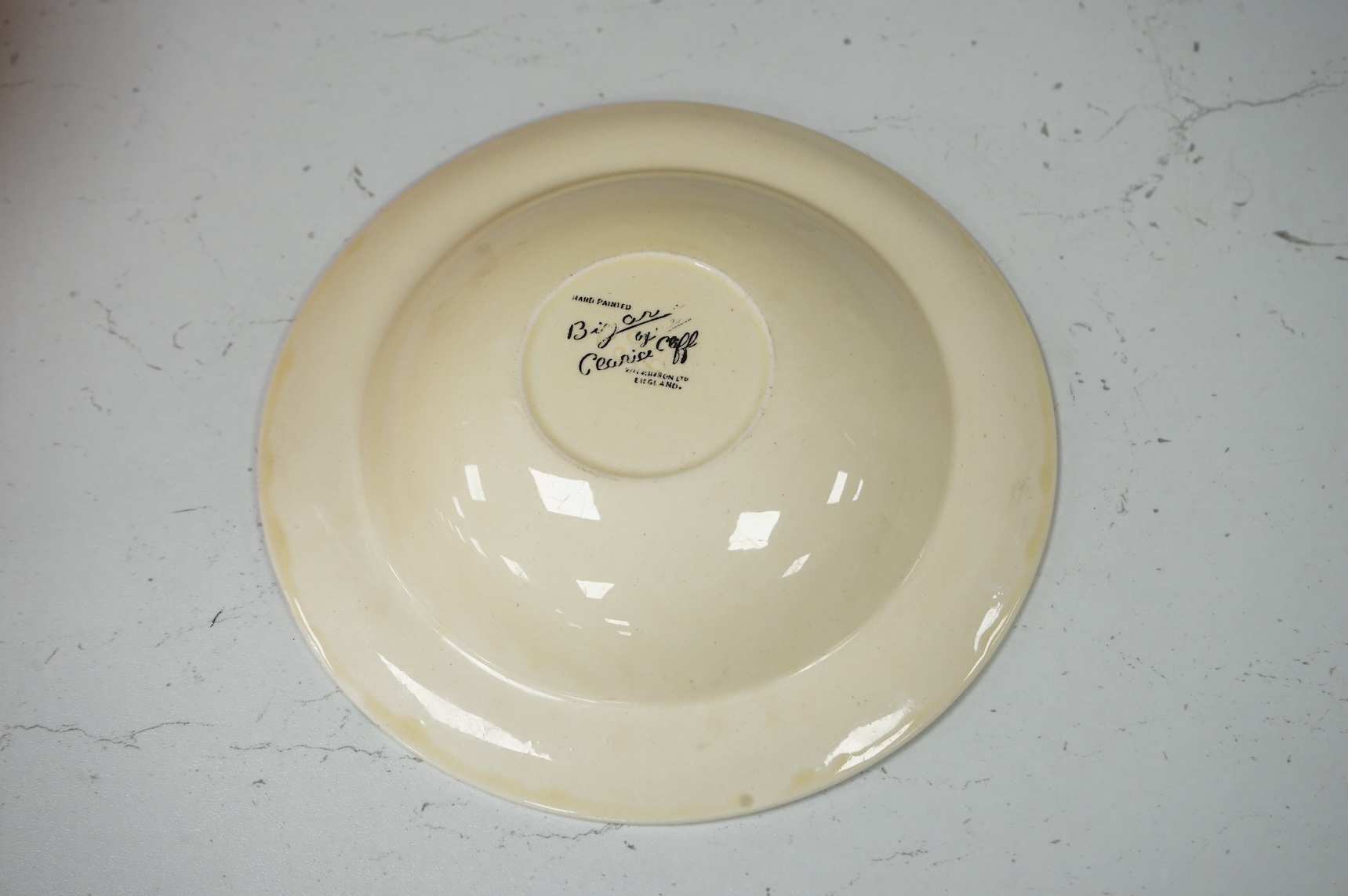 A Clarice Cliff bizarre dessert bowl, 16cm in diameter